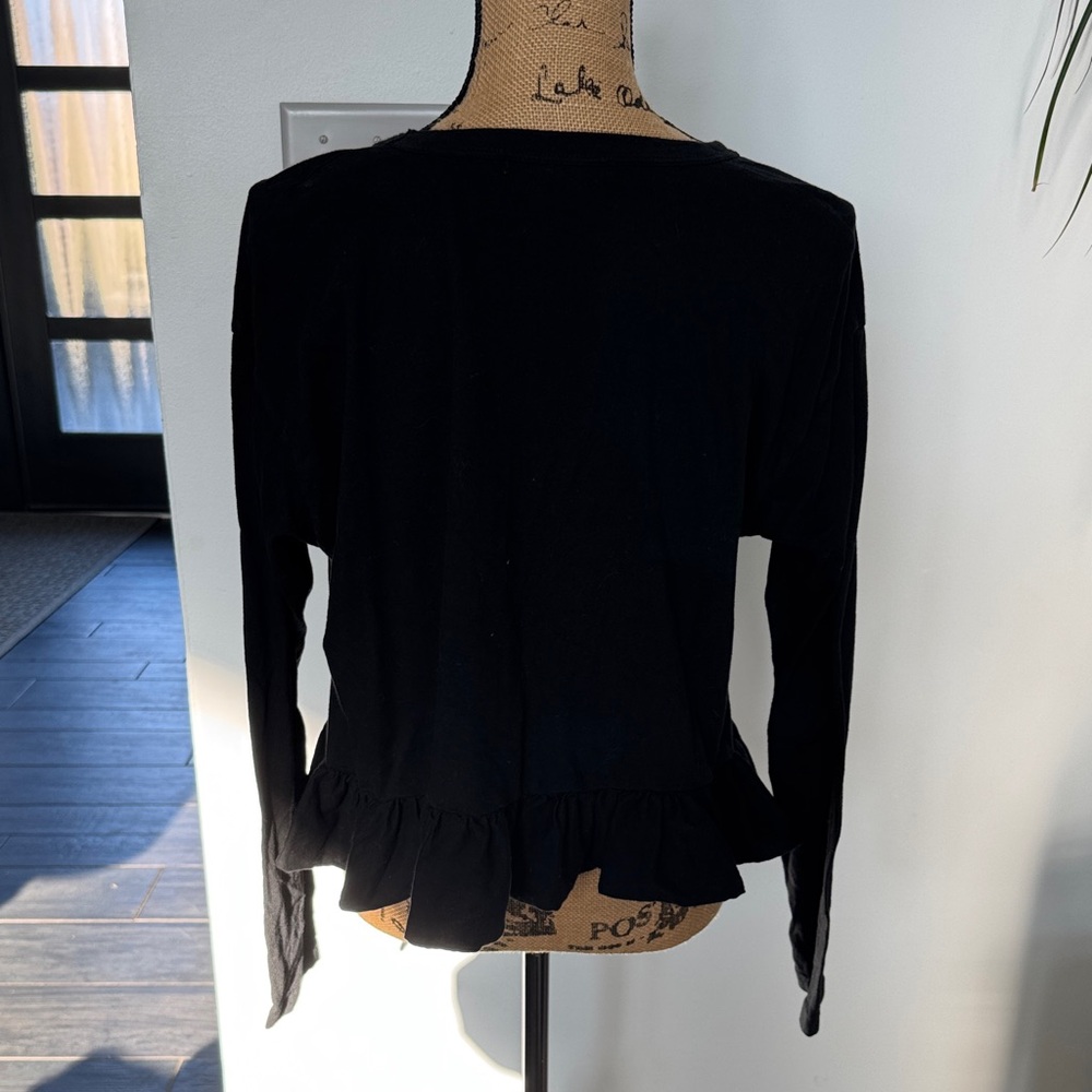 Black V-Neck Ruffle Hem Top - Picture 3 of 4